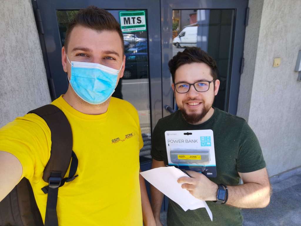 cu clientii - SERVICE GSM ZONE IAȘI - Reparații TELEFOANE, tablete și laptop-uri. SERVICE GSM ZONE IAȘI - Reparații TELEFOANE, tablete și laptop-uri.